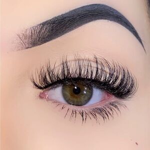 Voluminous Black False Eyelashes